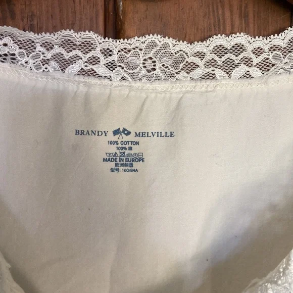 ❗️LAST DAY CLOSET CLOSING❗️ Brandy Melville Button Crop Lace Top Cream One Size - Picture 3 of 9